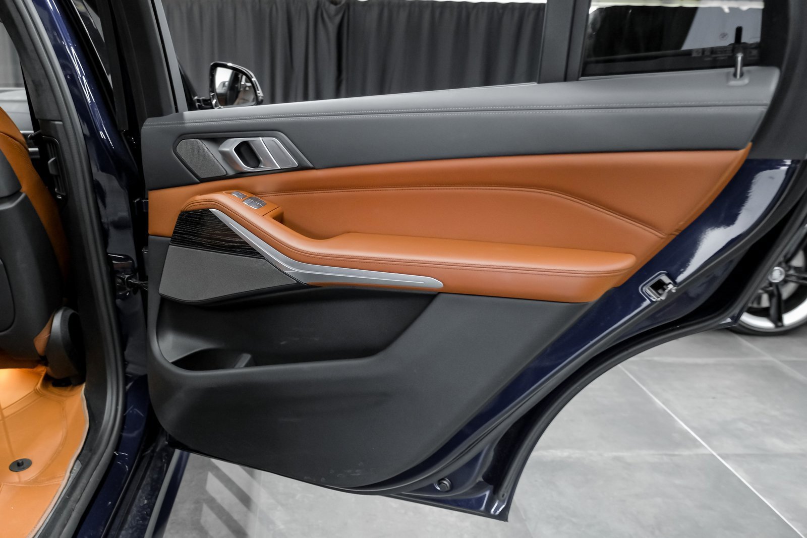 Used 2022 BMW X7 M50i w/ Executive Package image 50