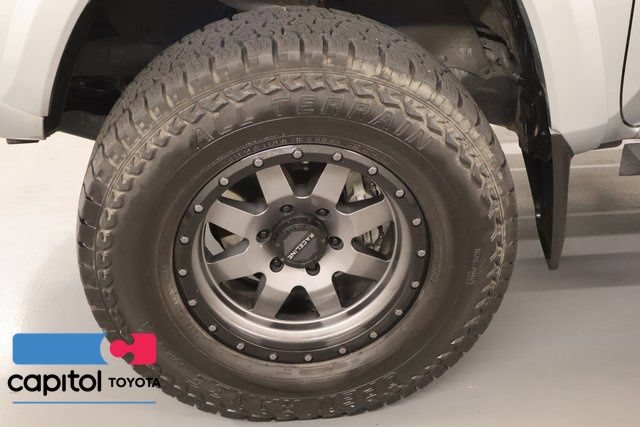 Certified 2022 Toyota Tacoma SR5 AWD/4WD image 8