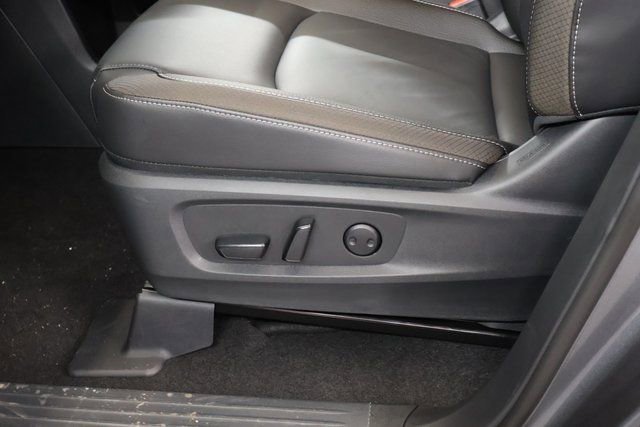 New 2025 Nissan Pathfinder SL w/ Black Appearance Package image 12