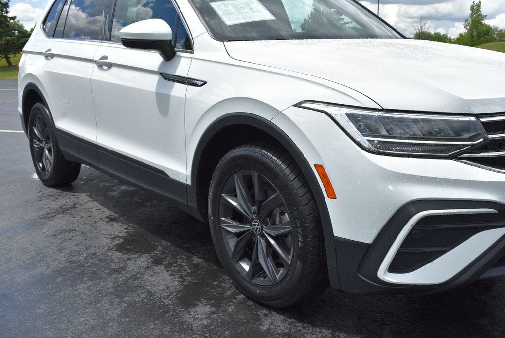 Used 2022 Volkswagen Tiguan SE AWD/4WD image 3