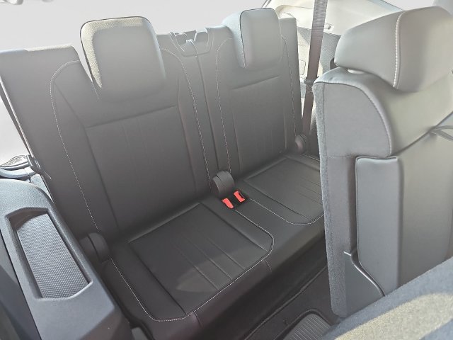 Used 2024 Volkswagen Tiguan SE FWD image 30