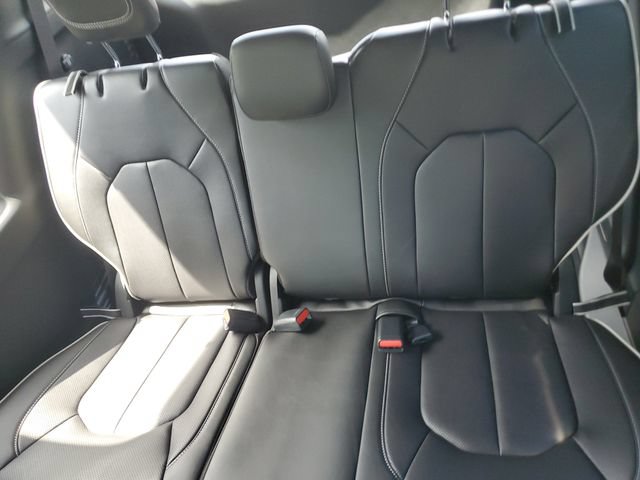 New 2027 Chrysler Pacifica Limited AWD/4WD image 11