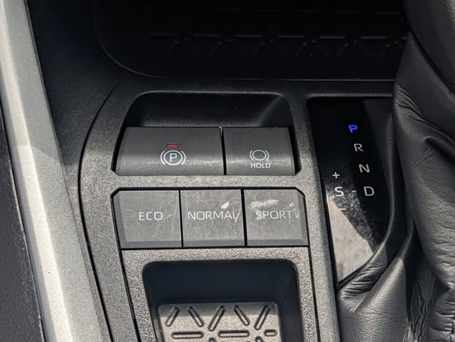 Used 2025 Toyota RAV4 XLE w/ Convenience Package FWD image 16