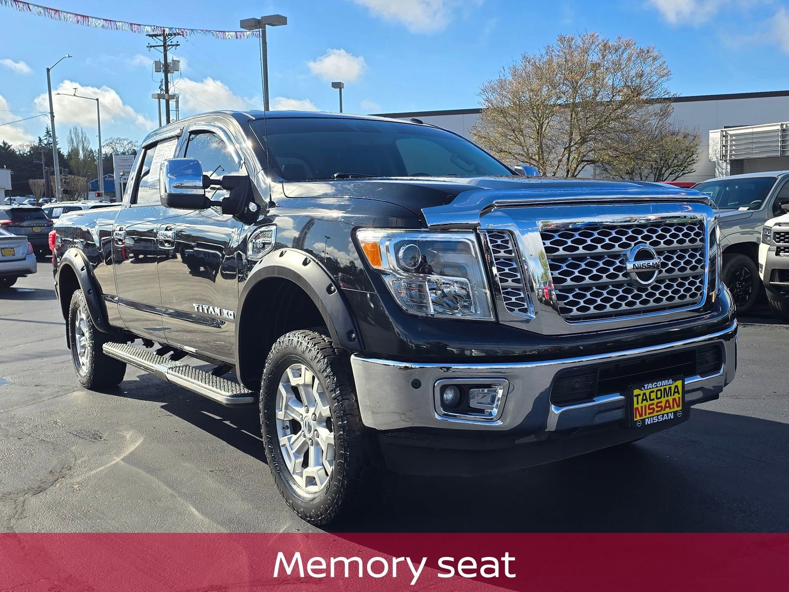 Used 2017 Nissan Titan SL AWD/4WD image 8