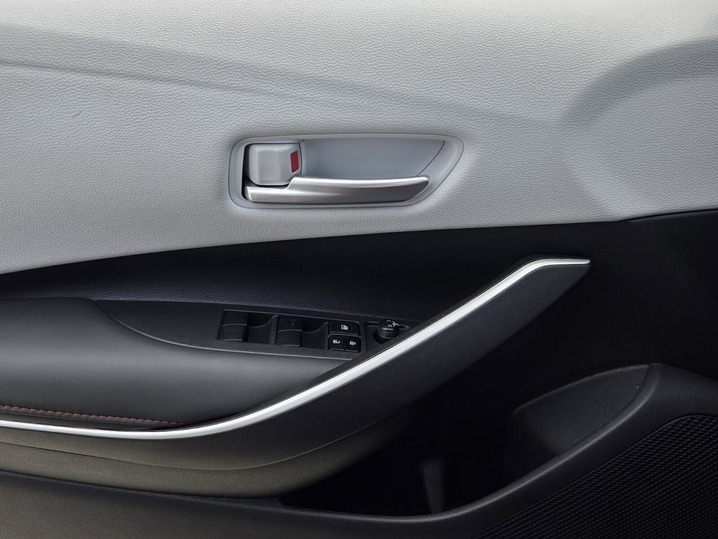 Used 2025 Toyota Corolla SE w/ SE Premium Package image 28