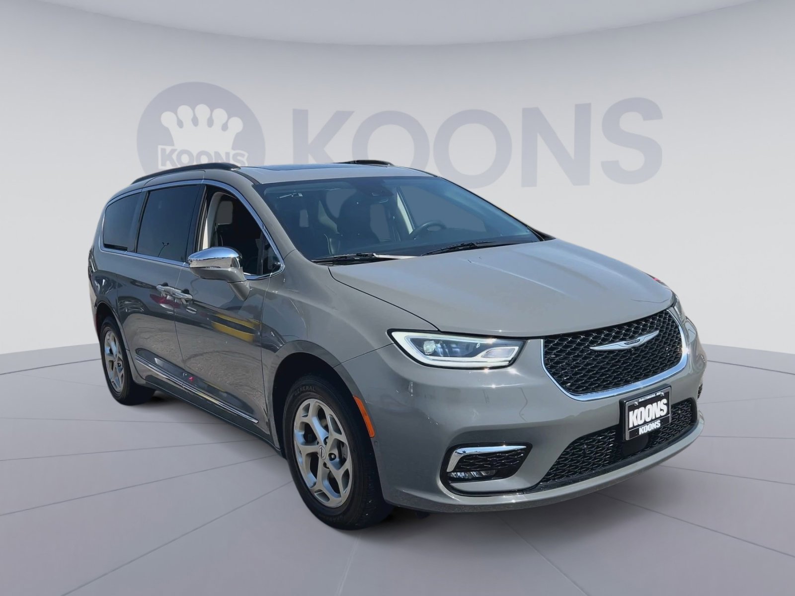Used 2022 Chrysler Pacifica Limited AWD/4WD image 4