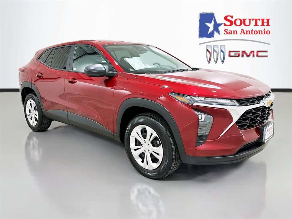 Used 2025 Chevrolet Trax LS image 1