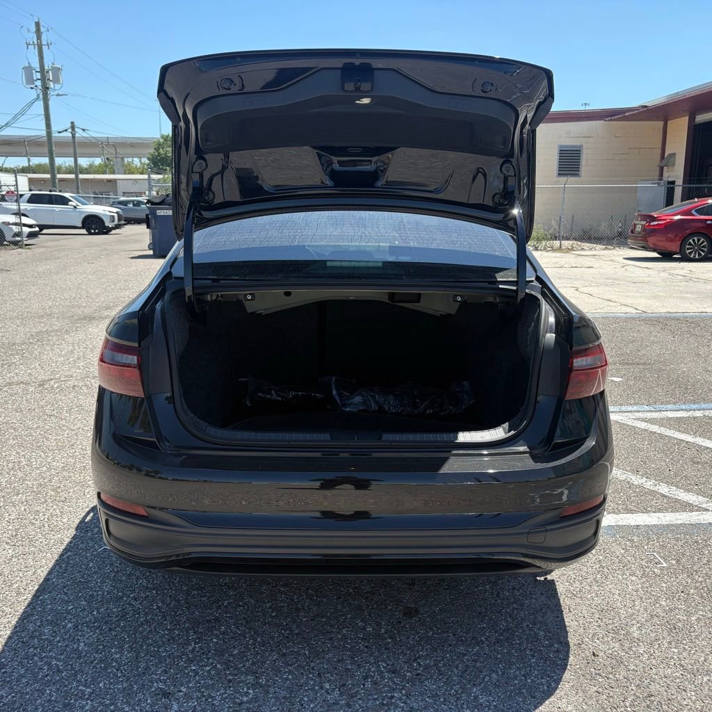 Used 2023 Volkswagen Jetta SE image 13