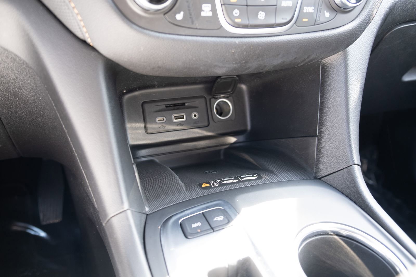 Used 2020 Chevrolet Equinox Premier AWD/4WD image 4