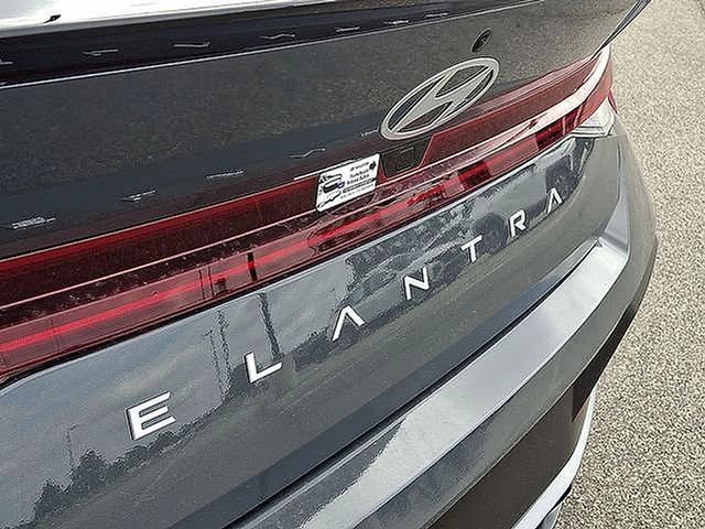New 2026 Hyundai Elantra SEL Sport Premium FWD image 17