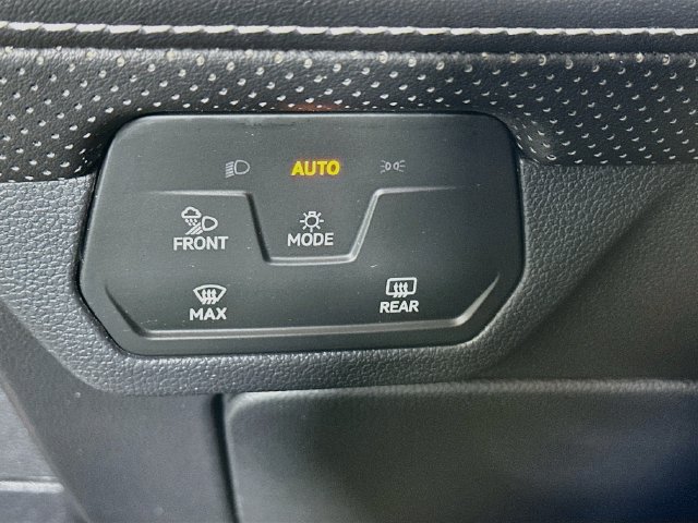 Used 2024 Volkswagen Atlas SEL AWD/4WD image 11