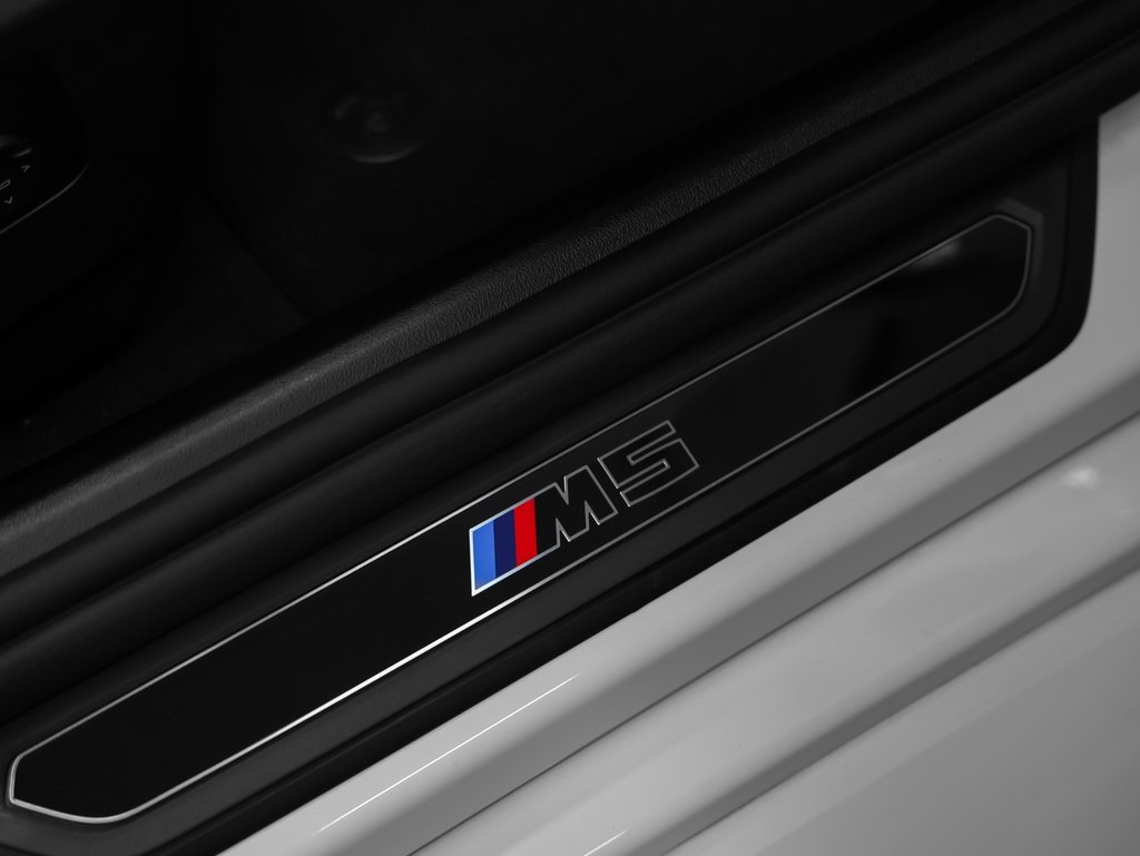 Used 2025 BMW M5 Touring w/ M Driver's Package image 18