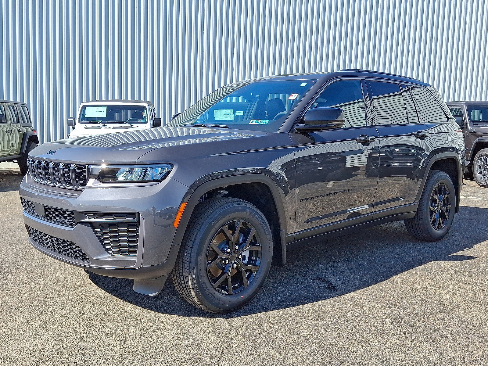New 2026 Jeep Grand Cherokee Altitude AWD/4WD image 2
