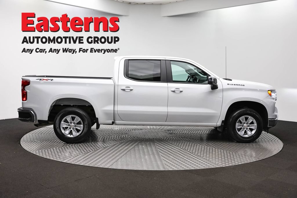 Used 2025 Chevrolet Silverado 1500 LT AWD/4WD image 4