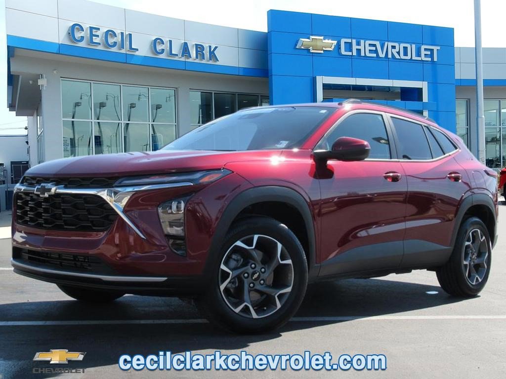 Certified 2025 Chevrolet Trax LT w/ Driver Confidence Package