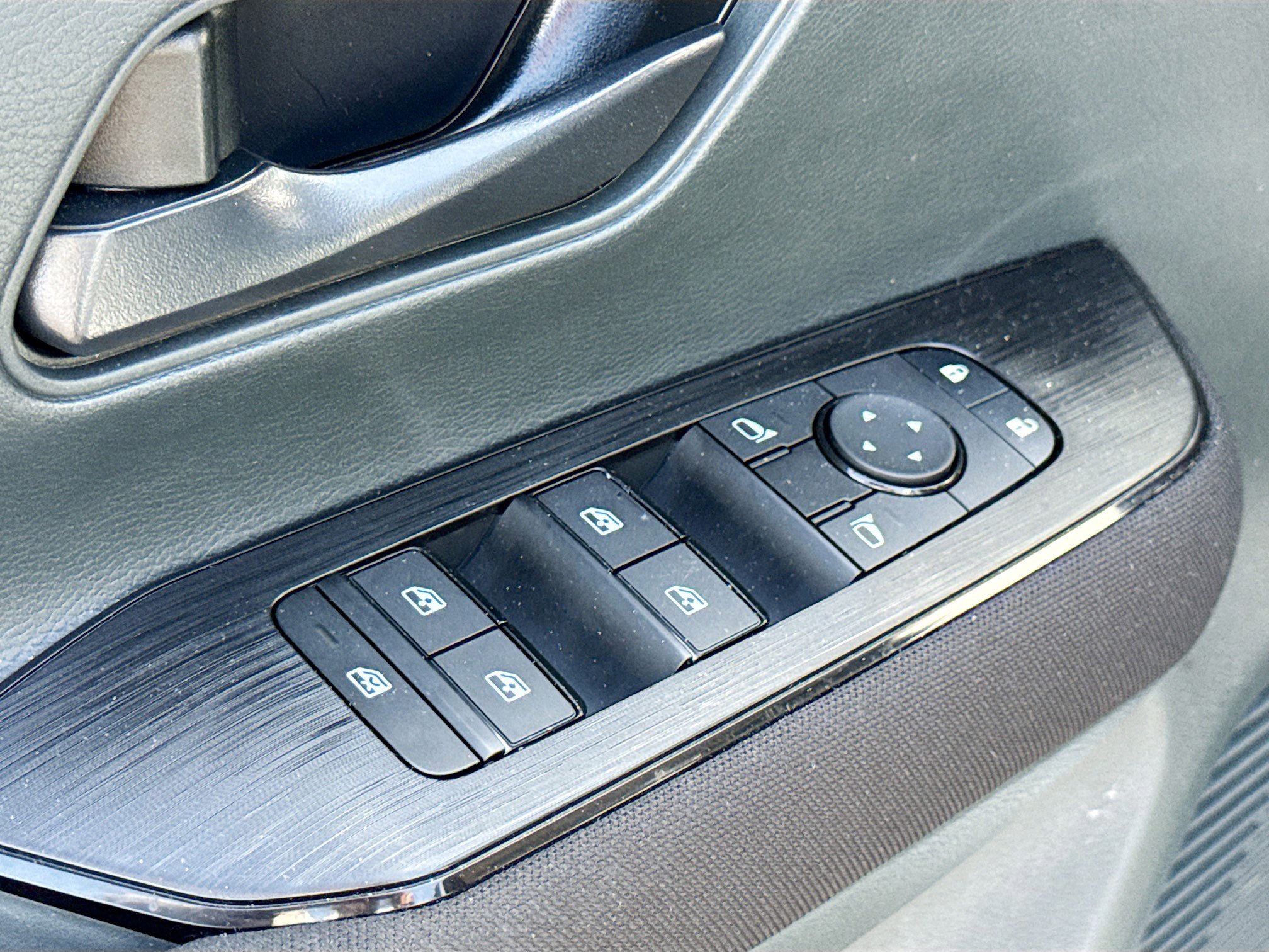 Certified 2025 Nissan Kicks S FWD image 8