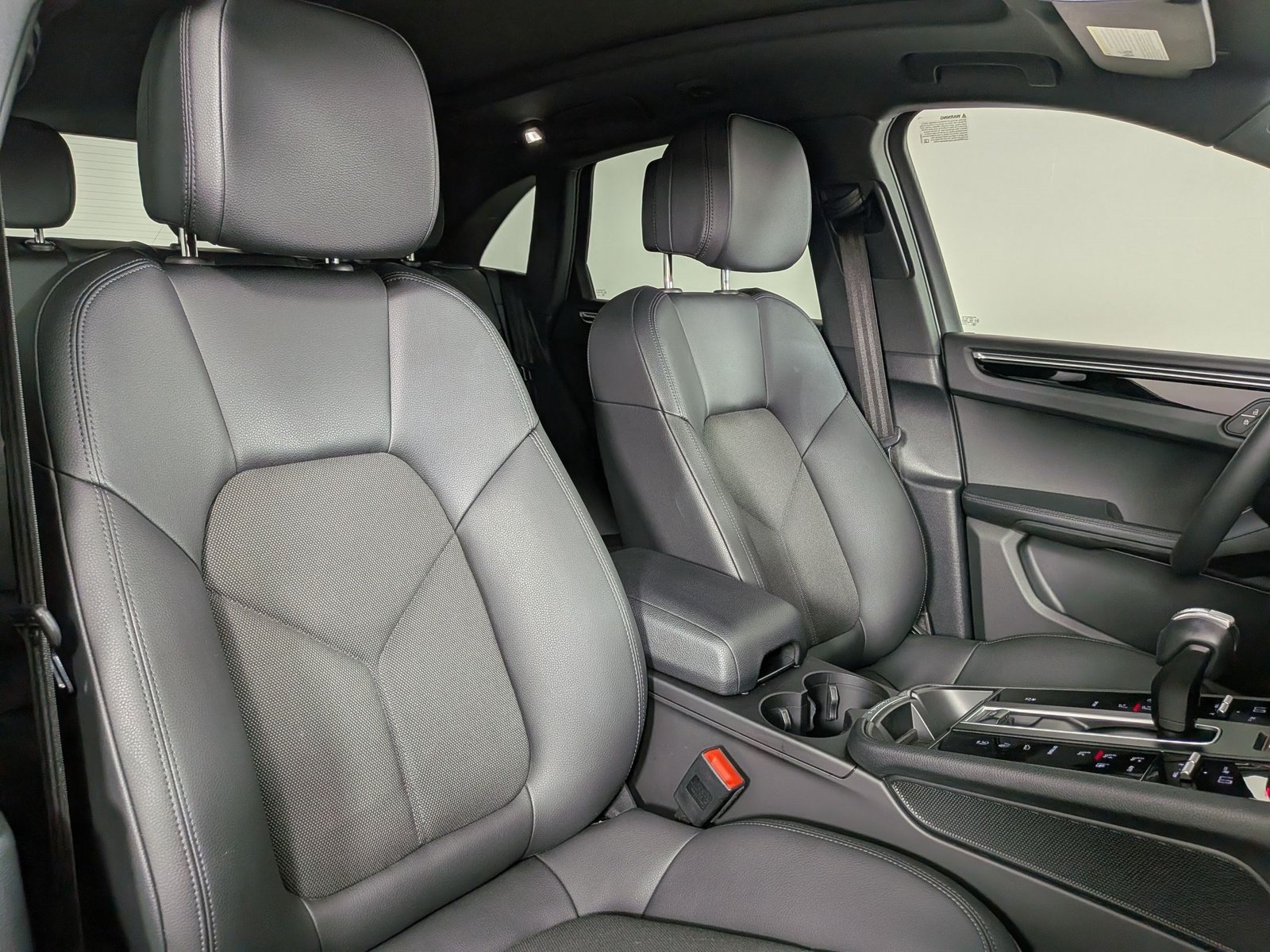 Certified 2023 Porsche Macan AWD/4WD image 24