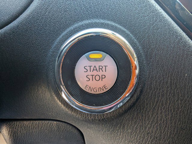 Used 2016 Nissan Pathfinder SV image 18