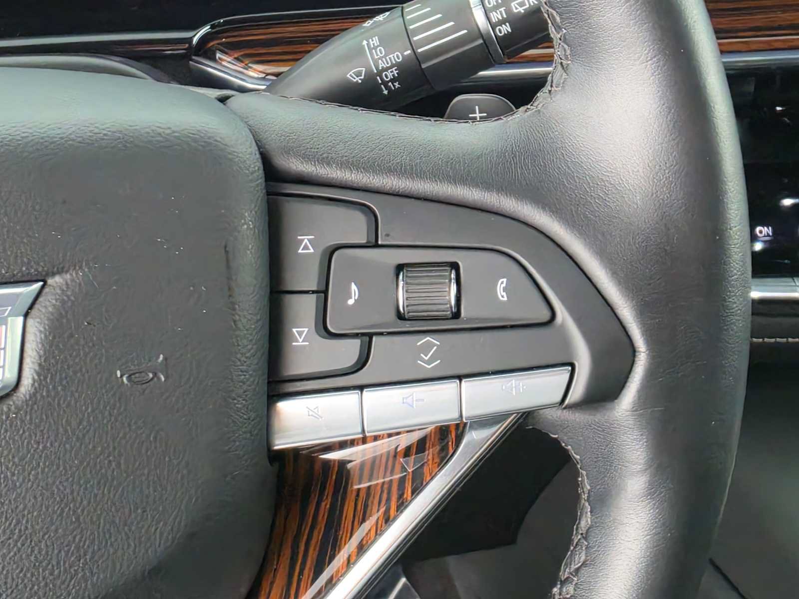 Used 2024 Cadillac Escalade Premium Luxury w/ Performance Package AWD/4WD image 33