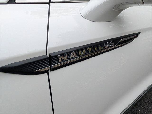 Used 2023 Lincoln Nautilus Reserve AWD/4WD image 10