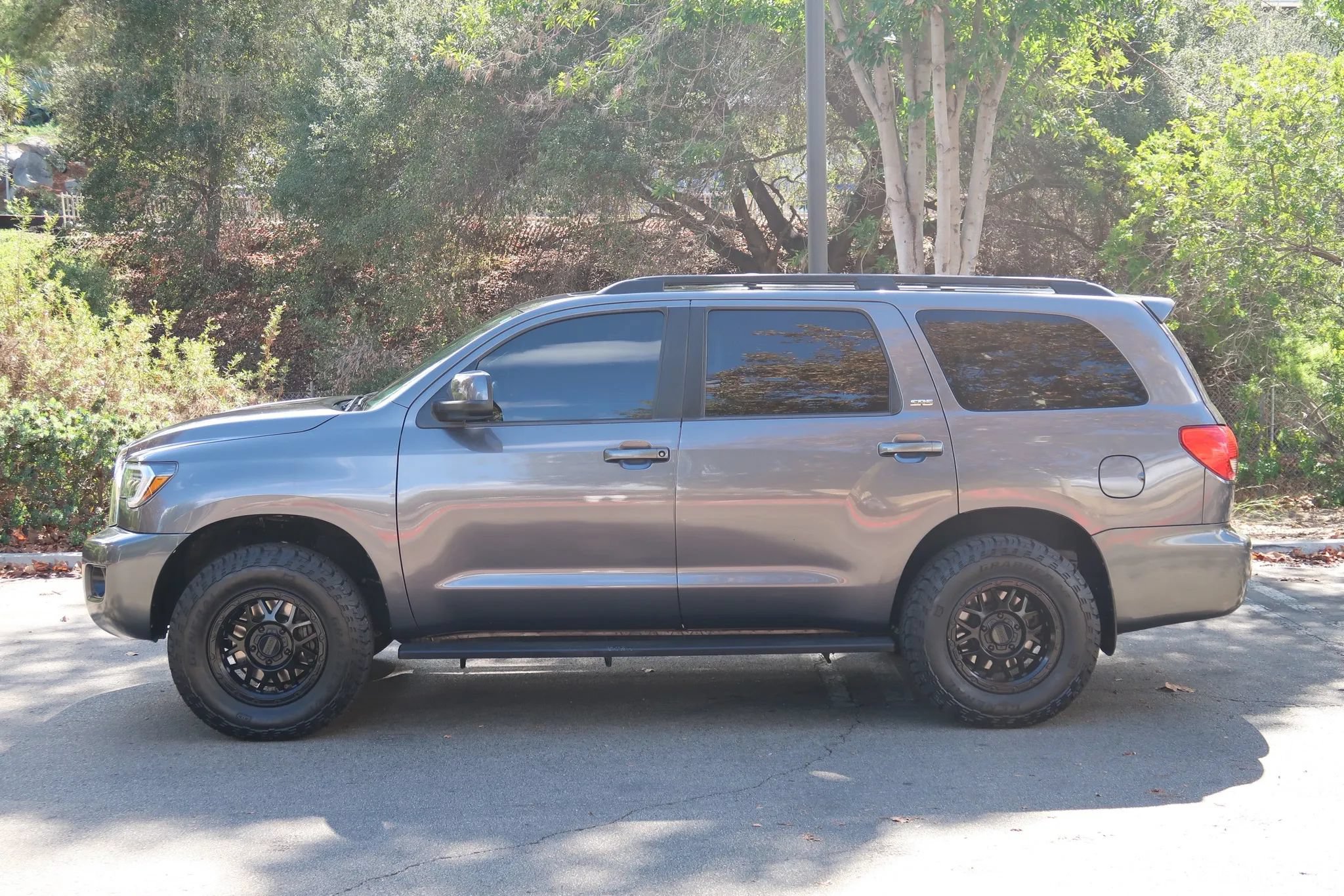 Used 2014 Toyota Sequoia SR5 AWD/4WD image 7