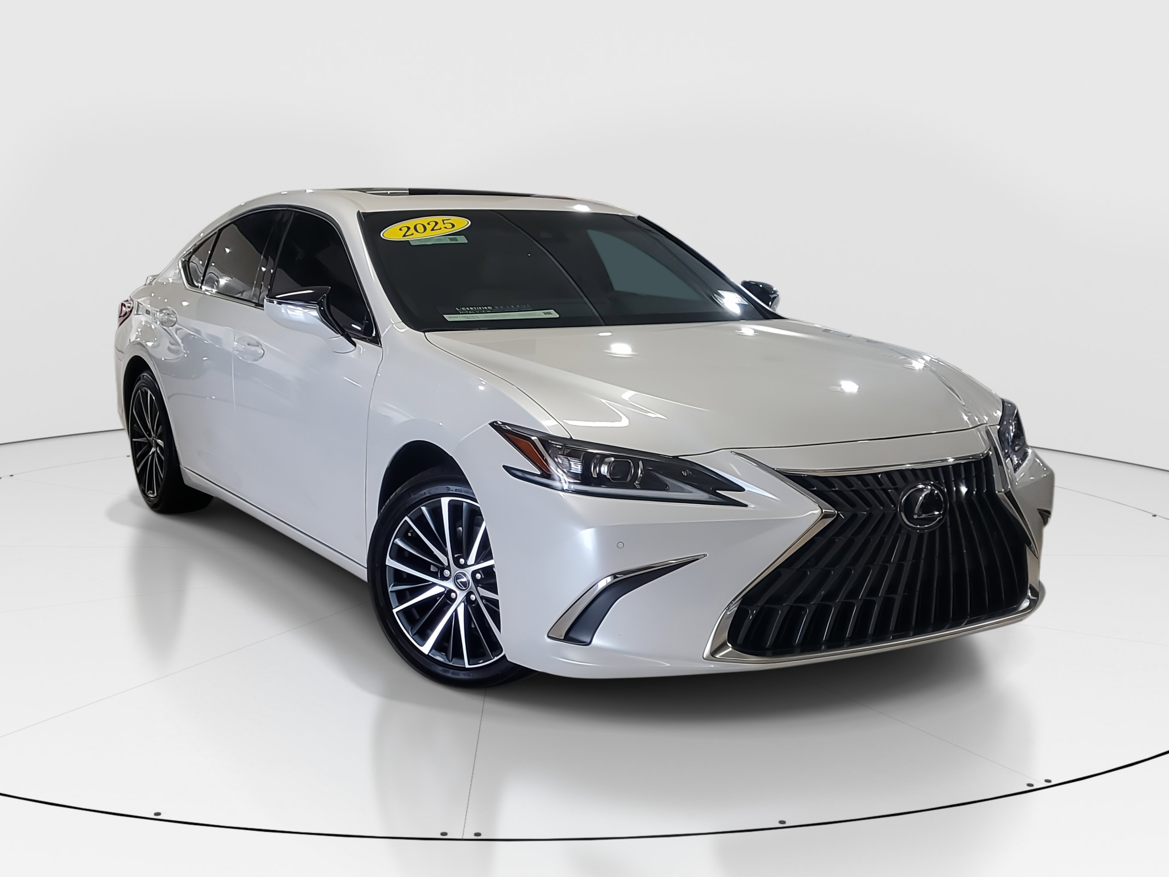 Used 2025 Lexus ES 300h w/ Premium Package image 2