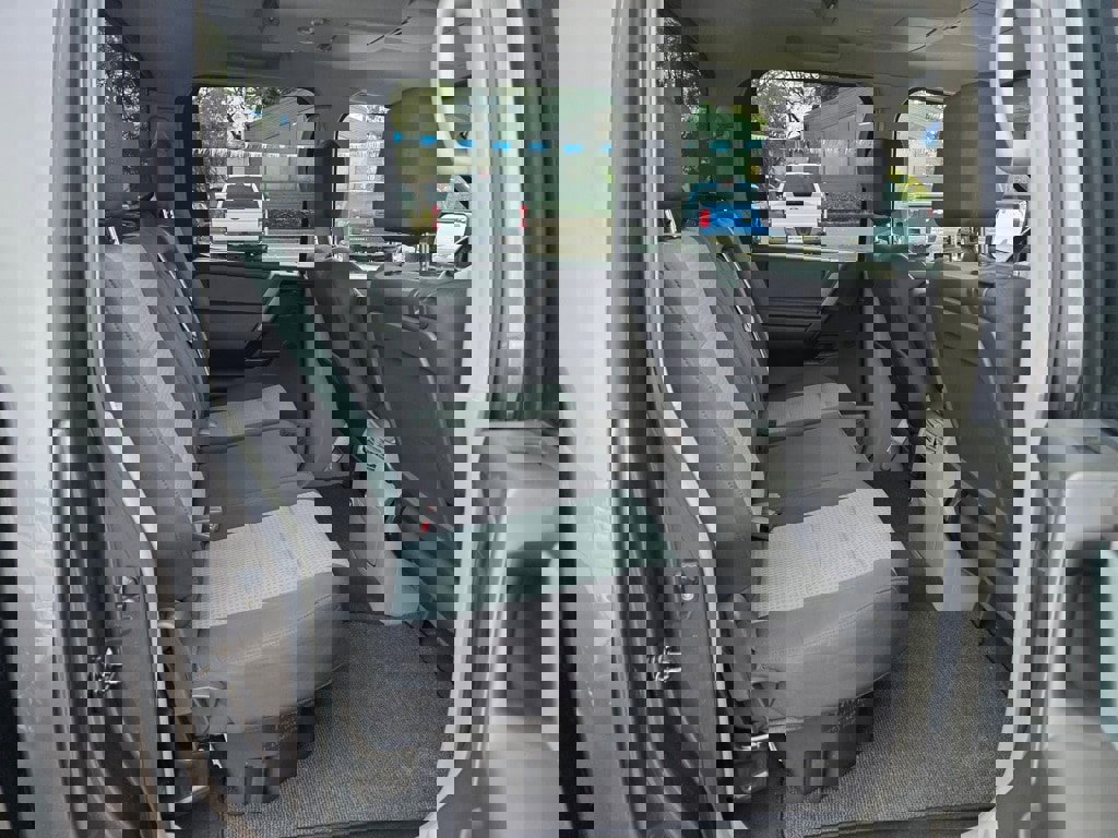 Used 2004 Nissan Titan SE image 20