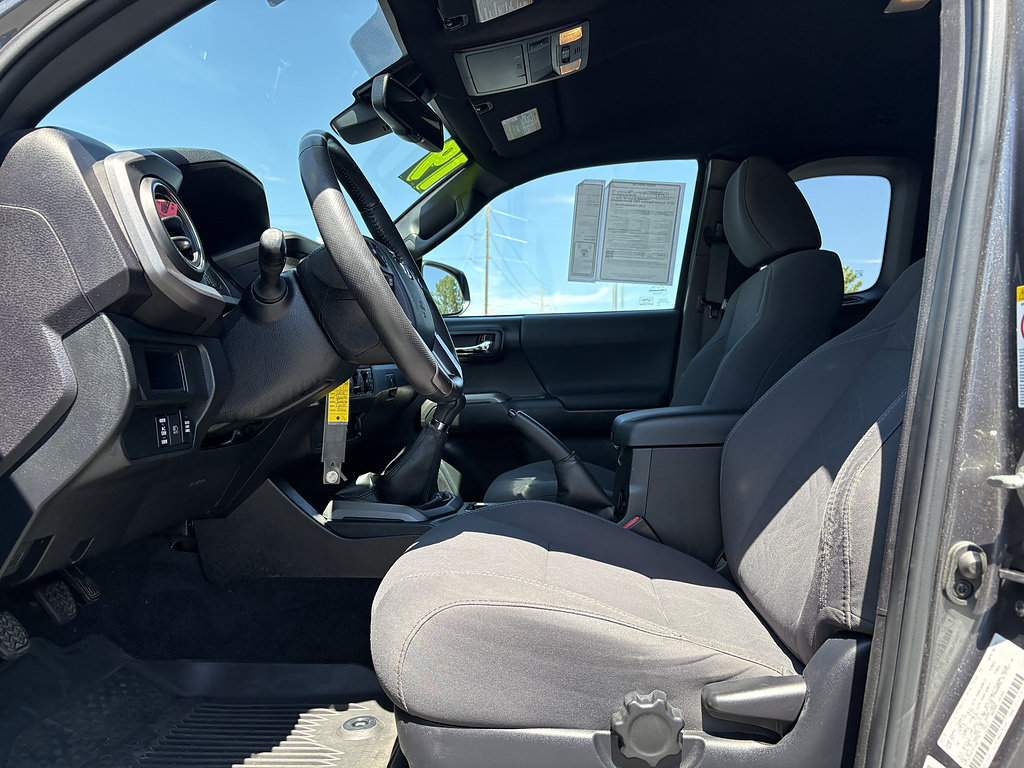 Used 2019 Toyota Tacoma TRD Sport AWD/4WD image 17