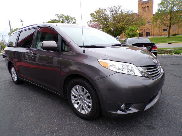 Used 2013 Toyota Sienna XLE FWD image 5