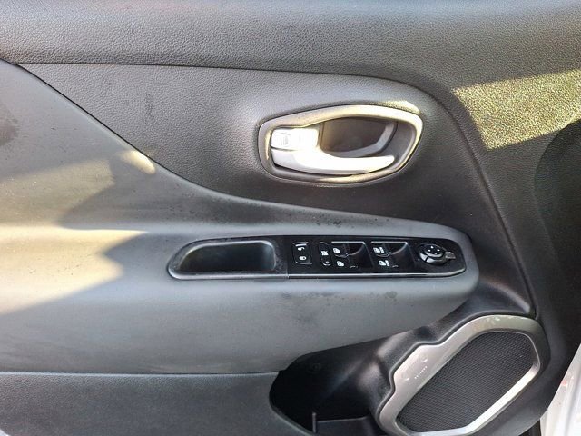 Certified 2023 Jeep Renegade Latitude image 14