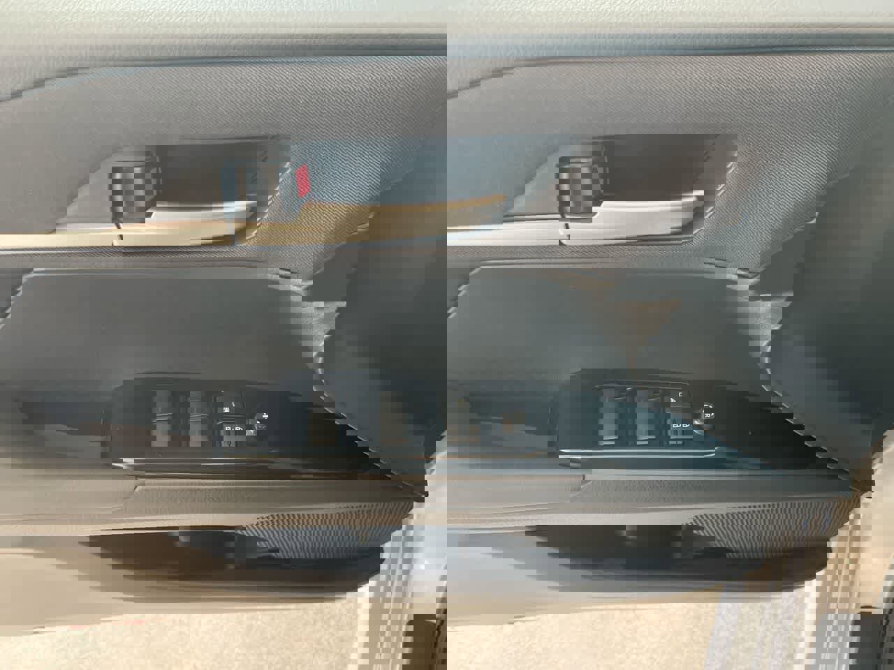 Used 2025 Toyota Camry LE w/ Convenience Package image 13