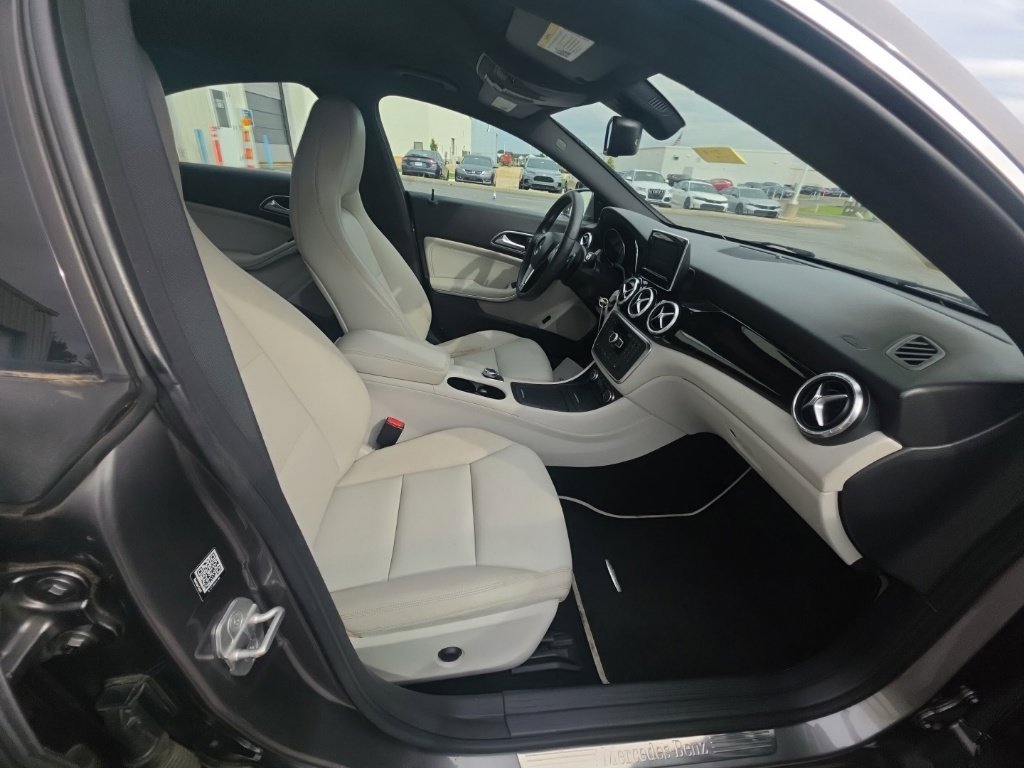 Used 2014 Mercedes-Benz CLA 250 4MATIC image 30