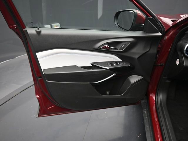 Used 2025 Chevrolet Trax LT w/ LT Convenience Package image 9