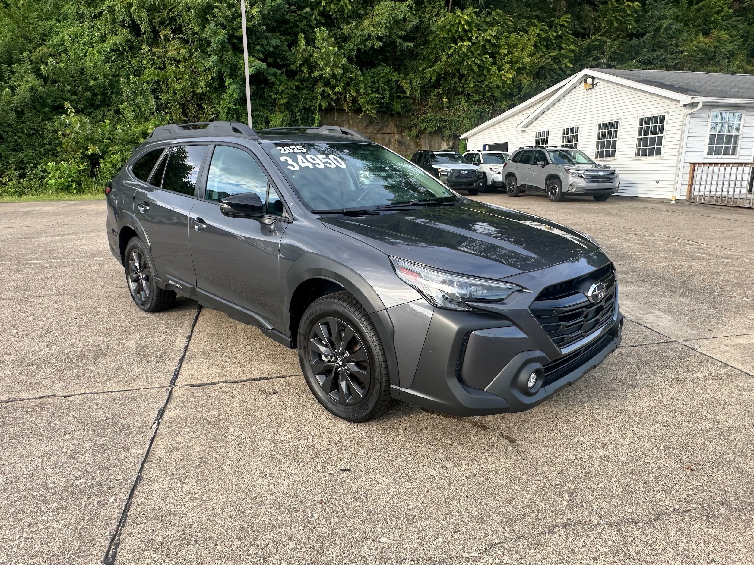Used 2025 Subaru Outback Onyx Edition XT AWD/4WD image 2