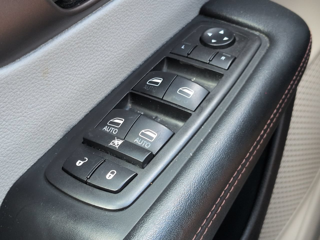 Used 2019 Chrysler Pacifica Touring-L Plus w/ Advanced Safetytec Group FWD image 25