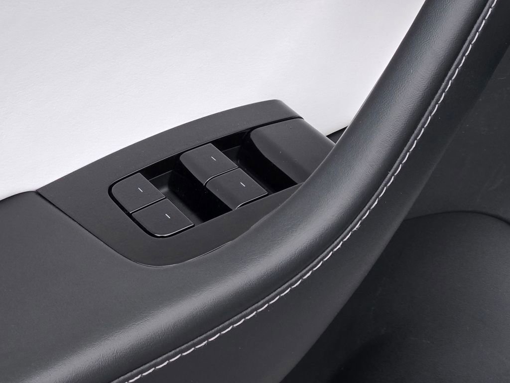 Used 2021 Tesla Model Y Long Range image 19