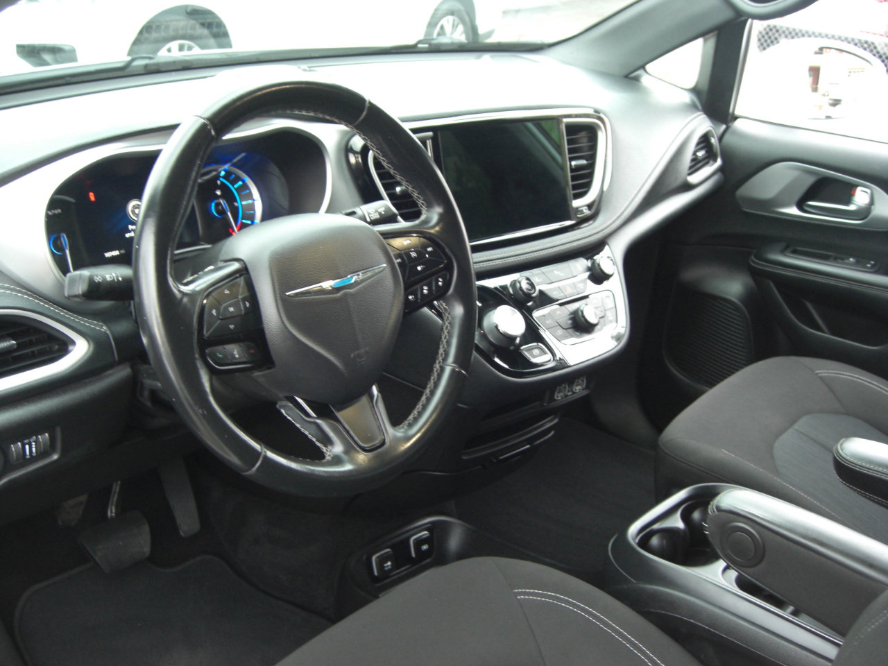 Used 2021 Chrysler Pacifica Touring w/ S Appearance Package image 7