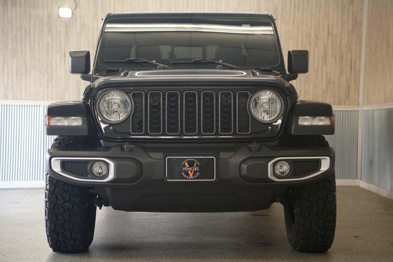 Used 2025 Jeep Gladiator Sport AWD/4WD image 3