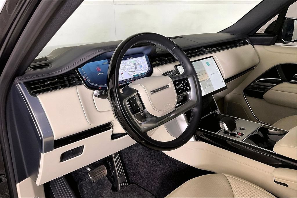 Used 2025 Land Rover Range Rover SE AWD/4WD image 13