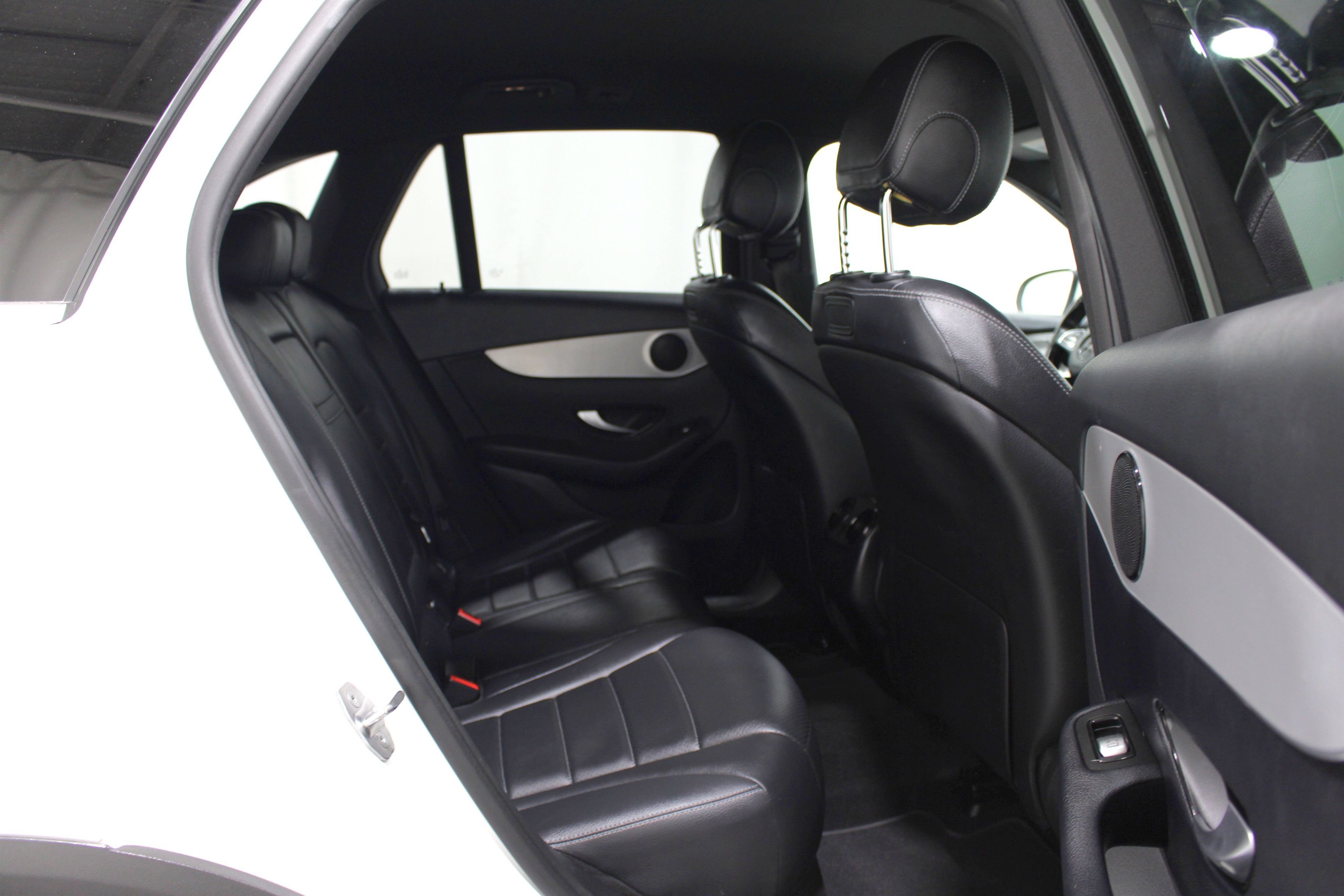Used 2019 Mercedes-Benz GLC 300 4MATIC image 25