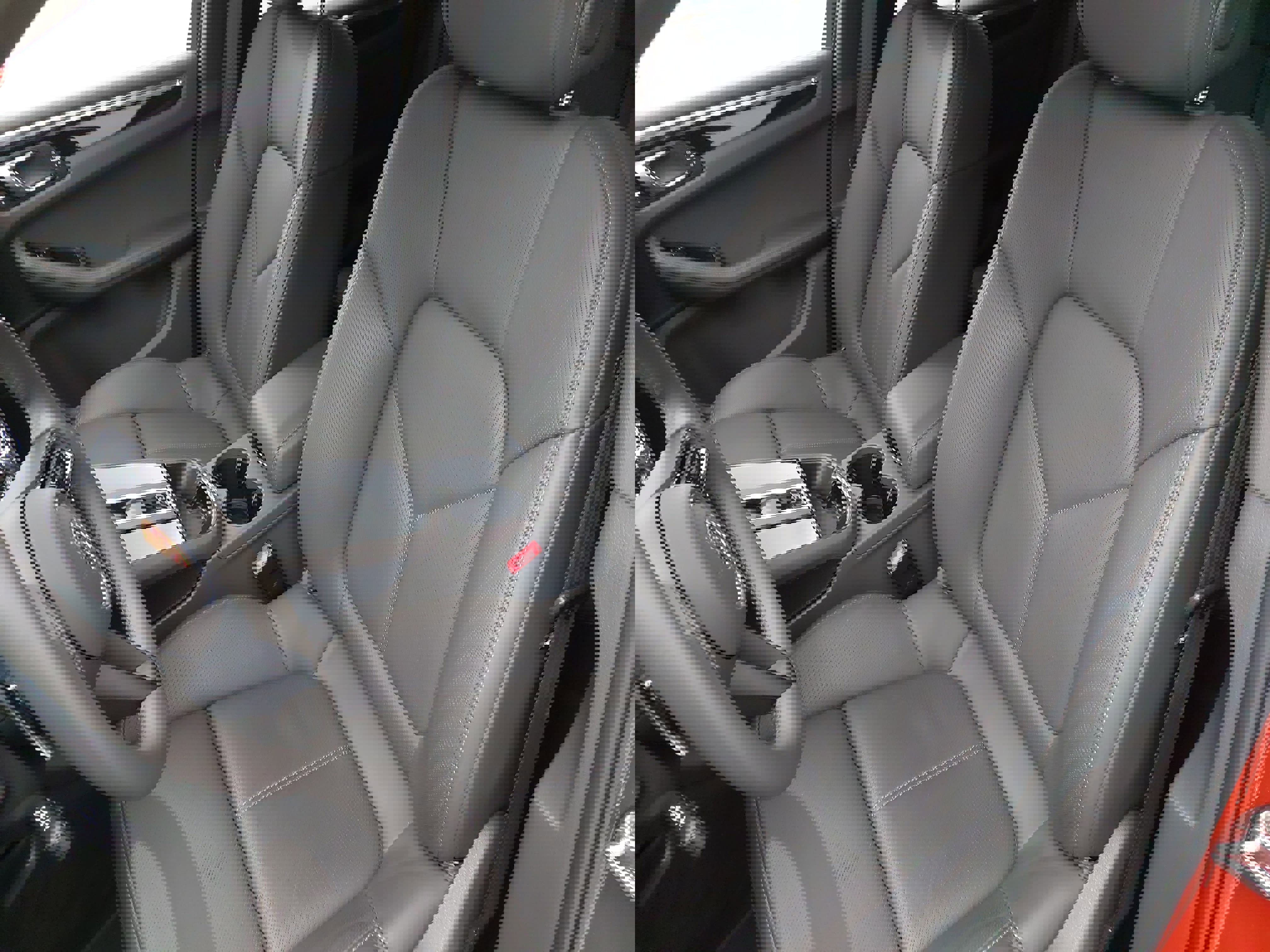 Certified 2025 Porsche Macan image 5