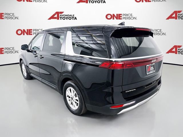 Used 2023 Kia Carnival LX FWD image 5