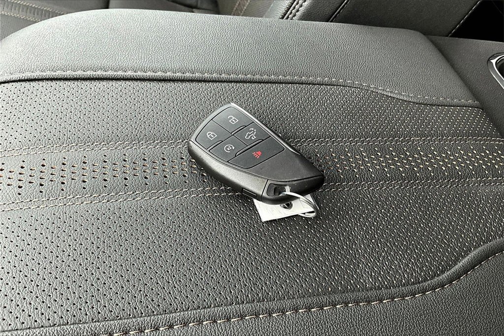 Used 2026 Chevrolet Silverado 1500 High Country w/ Technology Package image 35