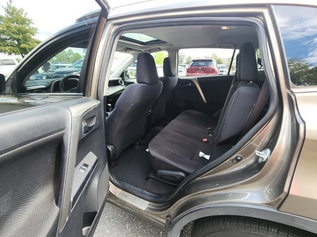 Used 2014 Toyota RAV4 XLE AWD/4WD image 17