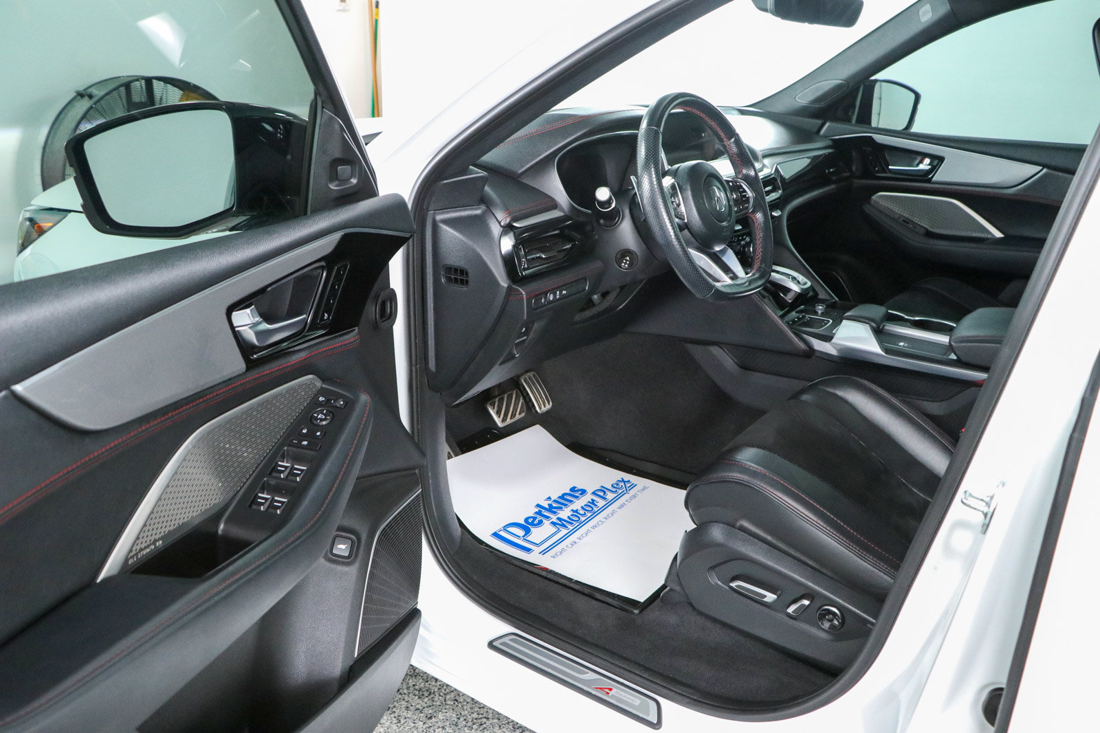 Used 2023 Acura MDX A-Spec AWD/4WD image 3