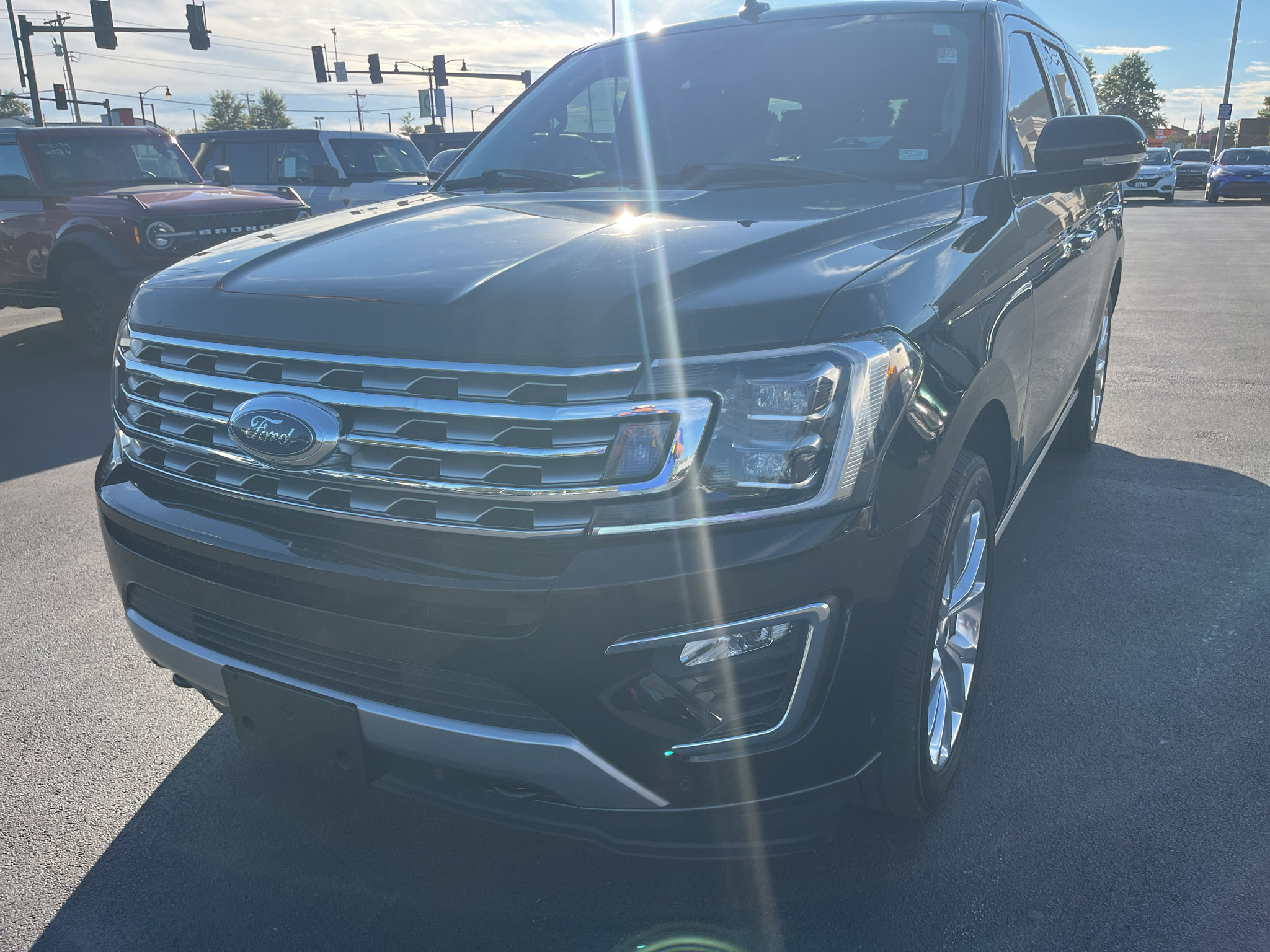 Used 2018 Ford Expedition Limited w/ Equipment Group 302A AWD/4WD image 3