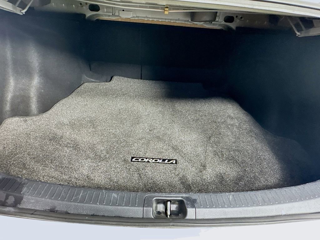Used 2020 Toyota Corolla LE FWD image 29