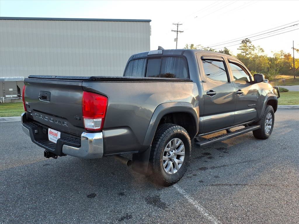 Used 2017 Toyota Tacoma SR5 w/ Tow Package AWD/4WD image 4