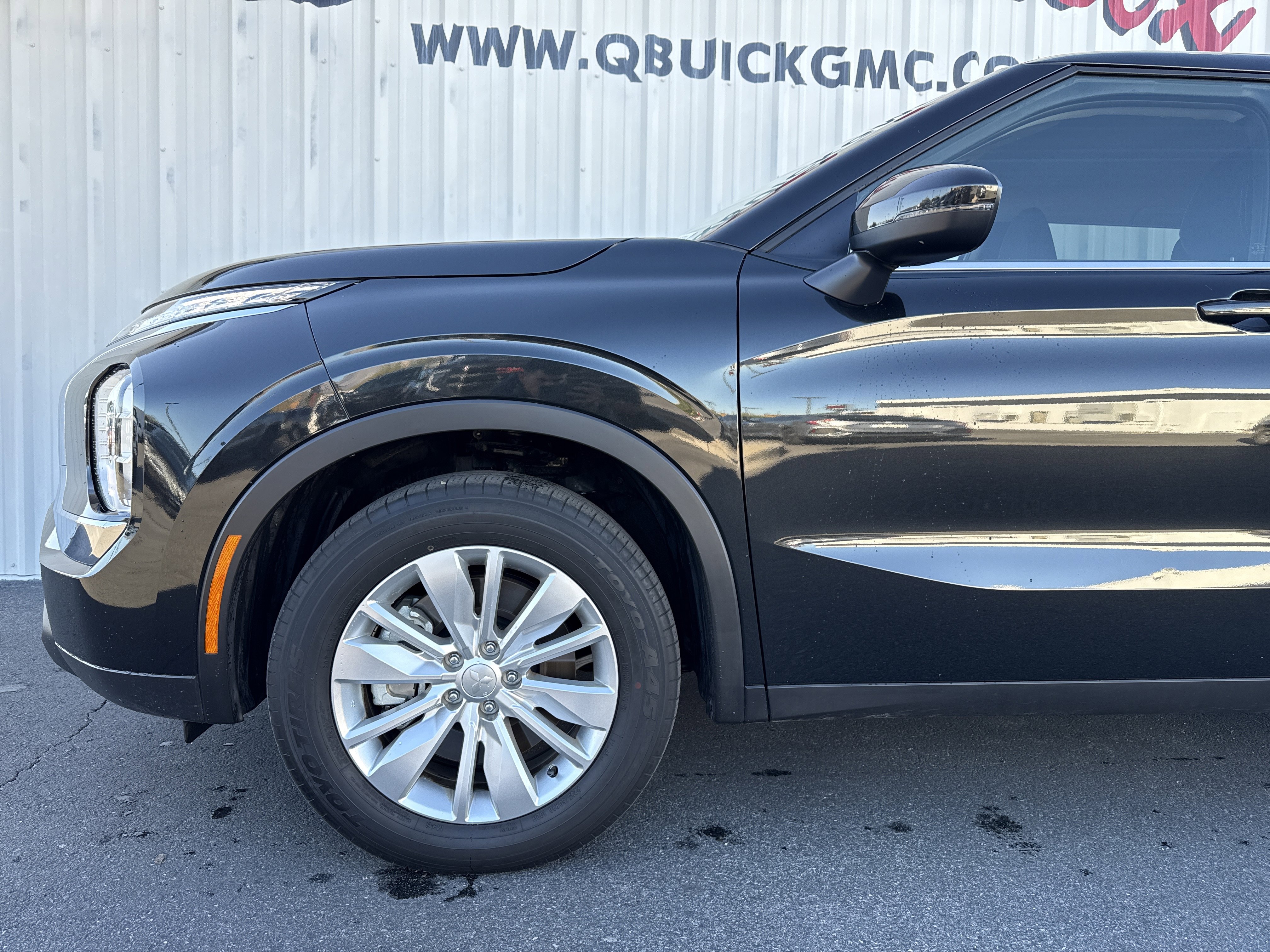 Used 2025 Mitsubishi Outlander ES image 3