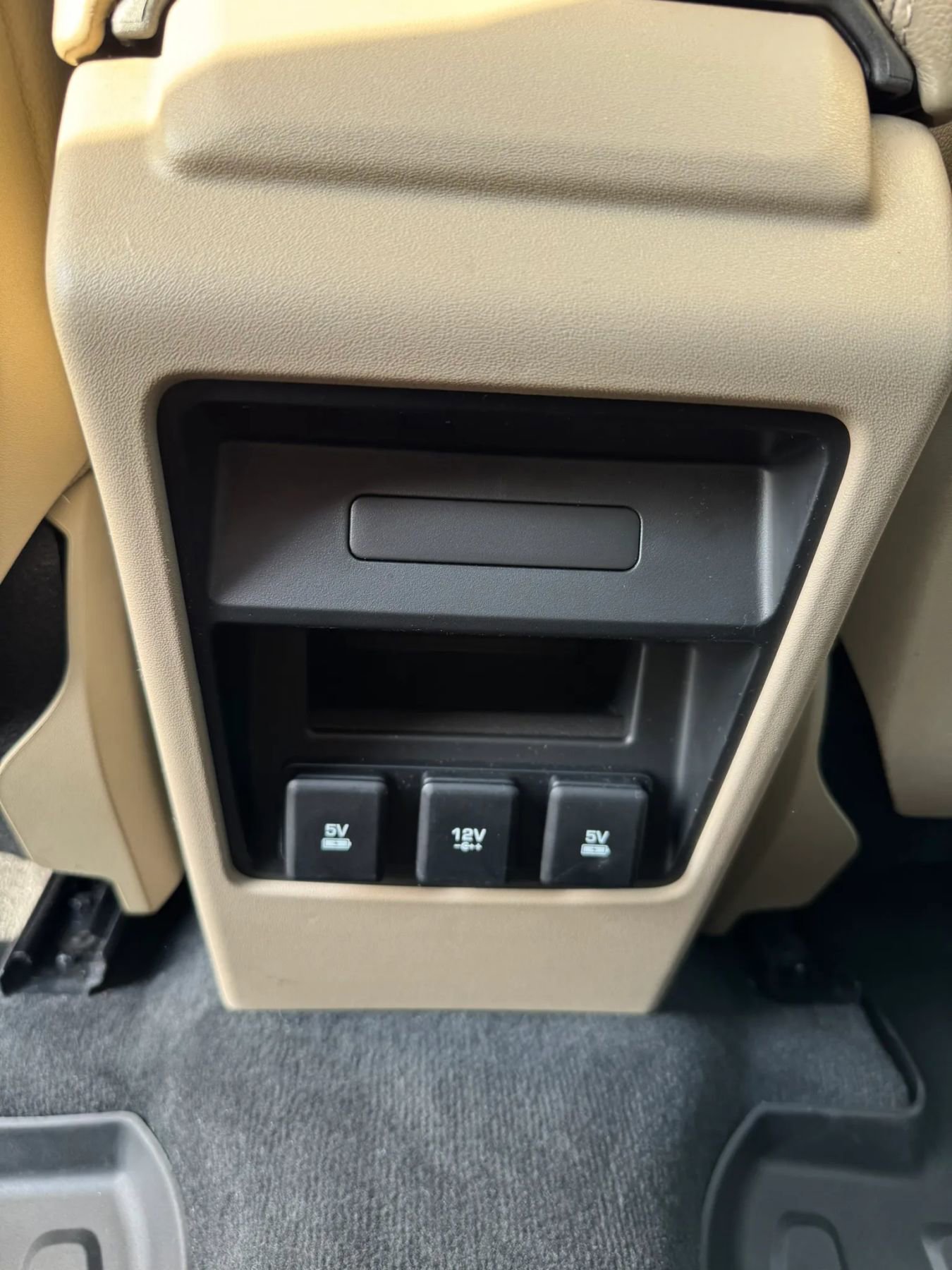 Used 2018 Land Rover Discovery Sport HSE image 36